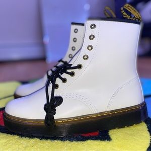 Dr.Marten White-No Box